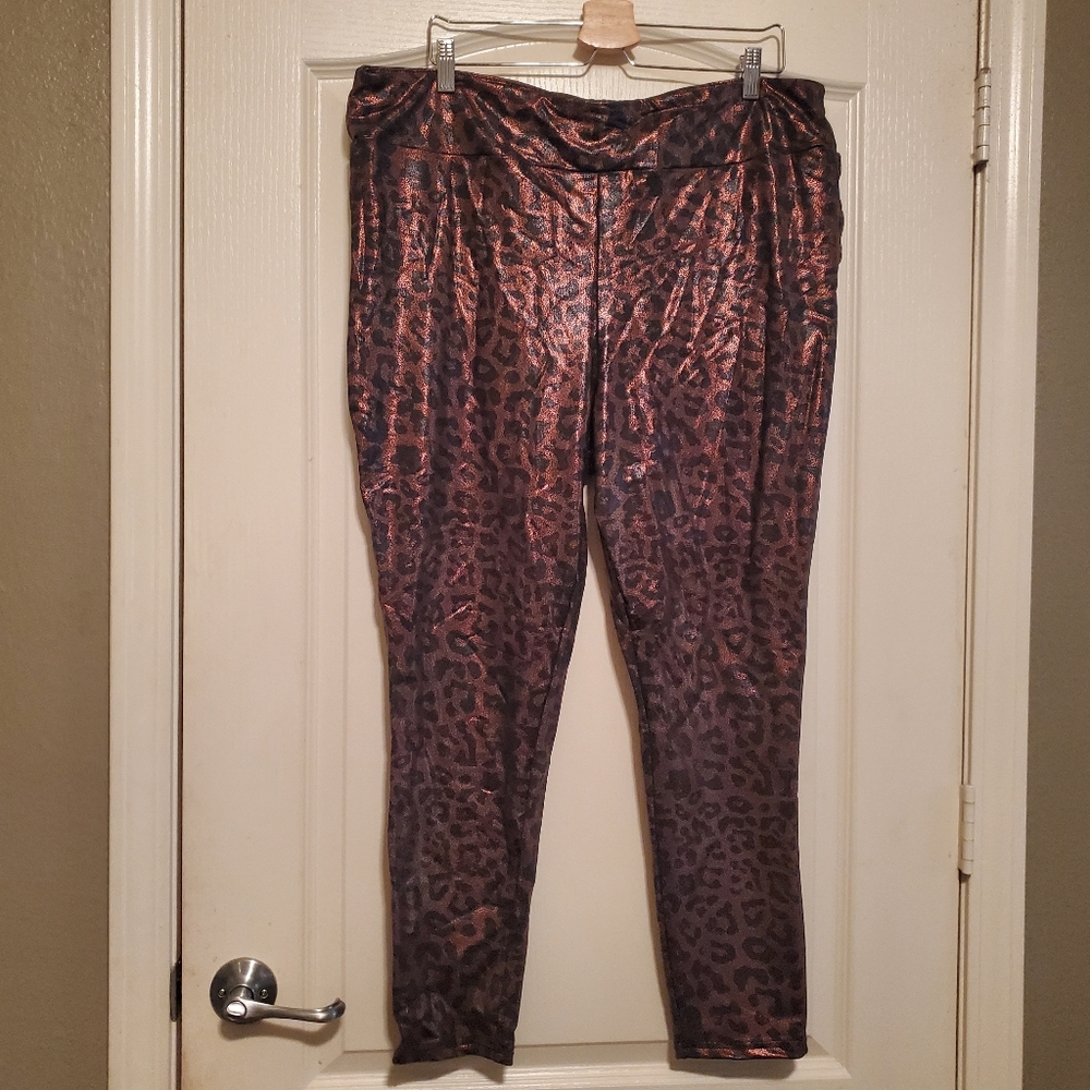 Shiny Faux leather leopard leggings